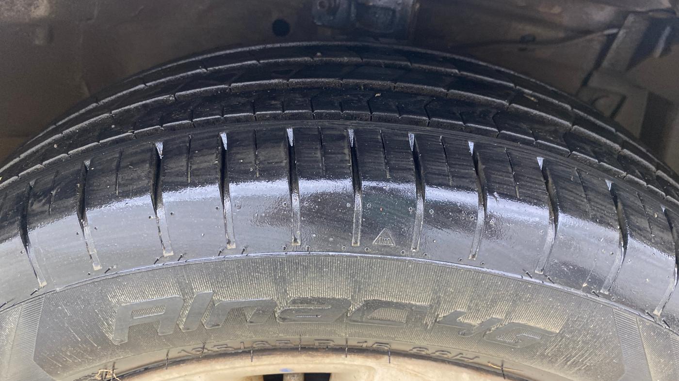 2017 Maruti Swift ZDI, Diesel, Manual, 79,848 km, Right Front Tyre Tread