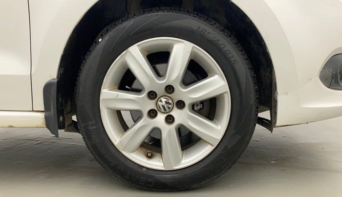 2011 Volkswagen Vento HIGHLINE PETROL AT, Petrol, Automatic, 60,391 km, Right Front Wheel