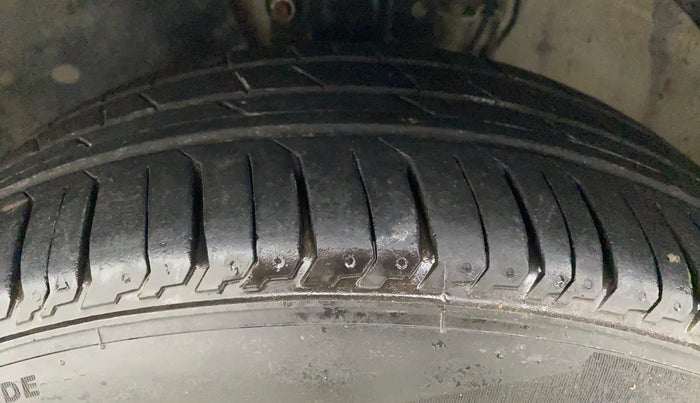 2011 Volkswagen Vento HIGHLINE PETROL AT, Petrol, Automatic, 60,391 km, Left Front Tyre Tread
