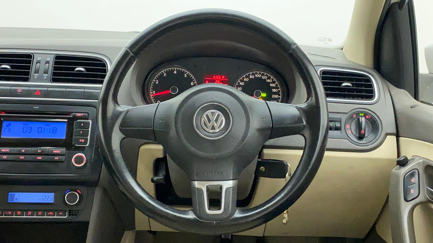 2011 Volkswagen Vento HIGHLINE PETROL AT, Petrol, Automatic, 60,391 km, Steering Wheel Close Up