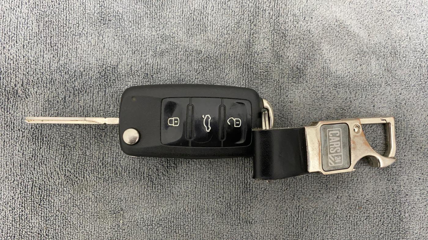 2011 Volkswagen Vento HIGHLINE PETROL AT, Petrol, Automatic, 60,391 km, Key Close Up