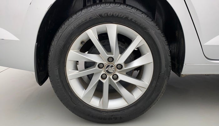 2022 Skoda SLAVIA AMBITION 1.0L TSI MT, Petrol, Manual, 7,270 km, Right Rear Wheel
