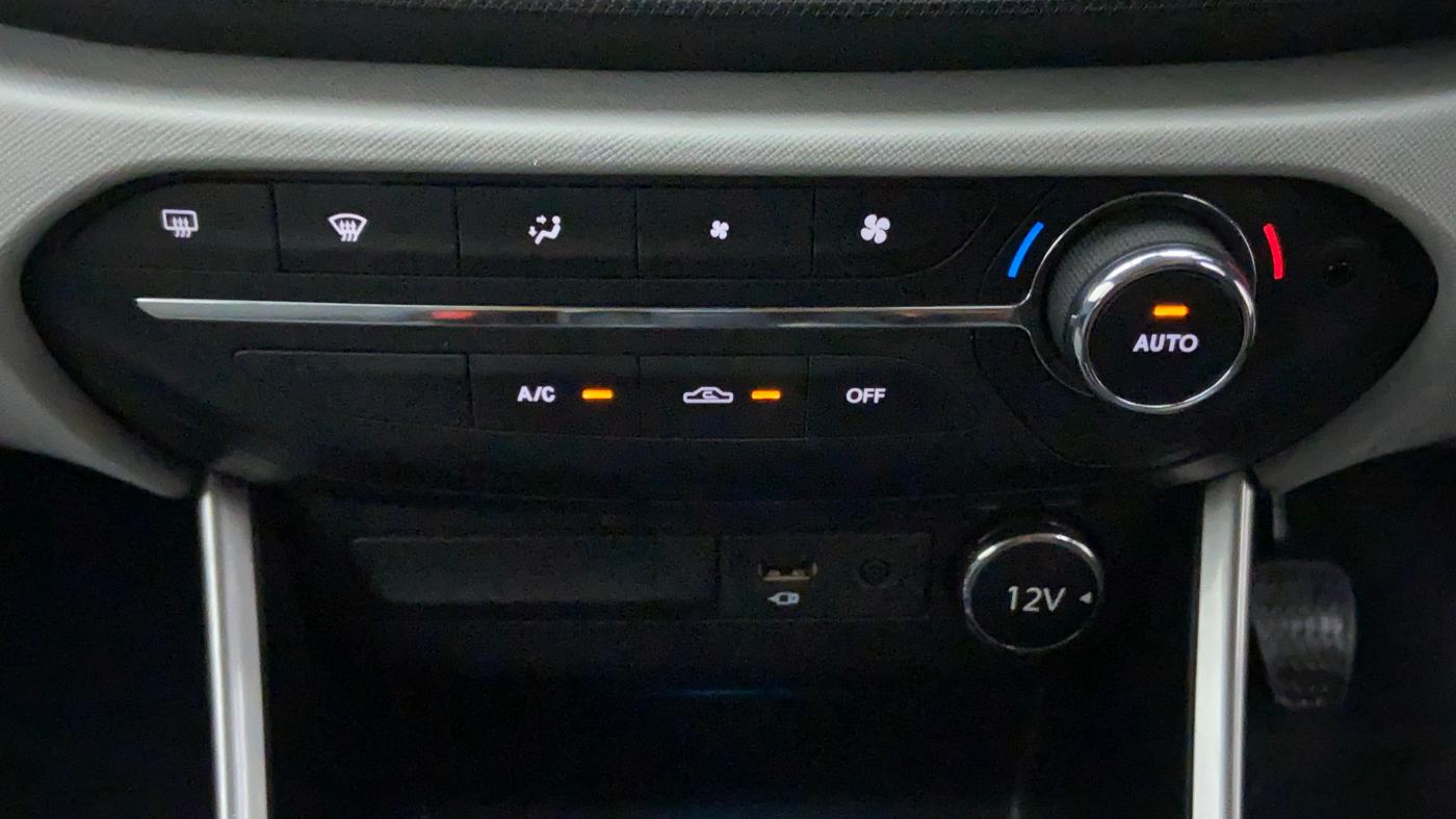 2020 Tata ALTROZ XZ 1.2, Petrol, Manual, 27,000 km, Automatic Climate Control