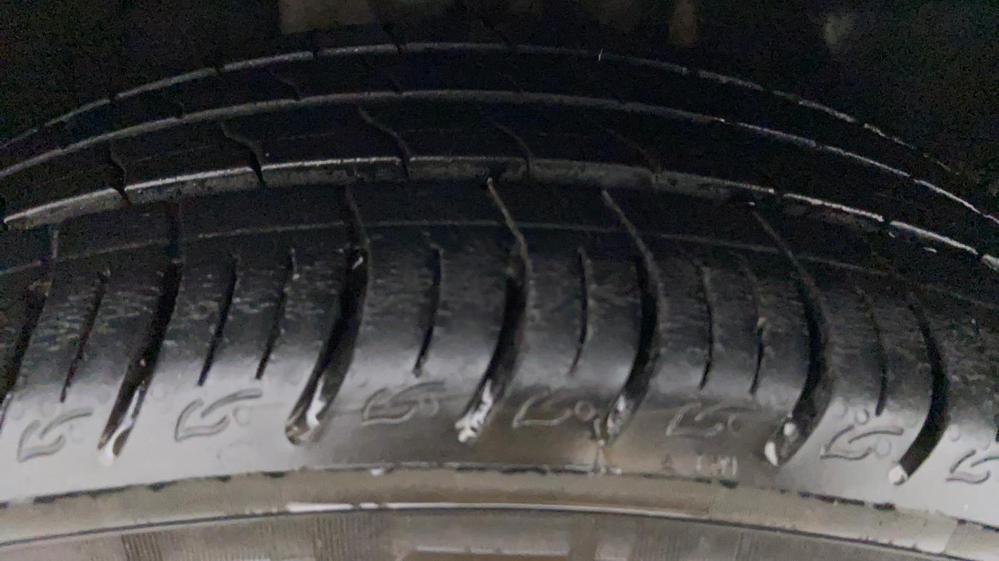 2020 Tata ALTROZ XZ 1.2, Petrol, Manual, 27,000 km, Right Front Tyre Tread