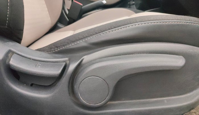 2019 Hyundai Elite i20 SPORTZ PLUS 1.2, Petrol, Manual, 73,512 km, Driver Side Adjustment Panel