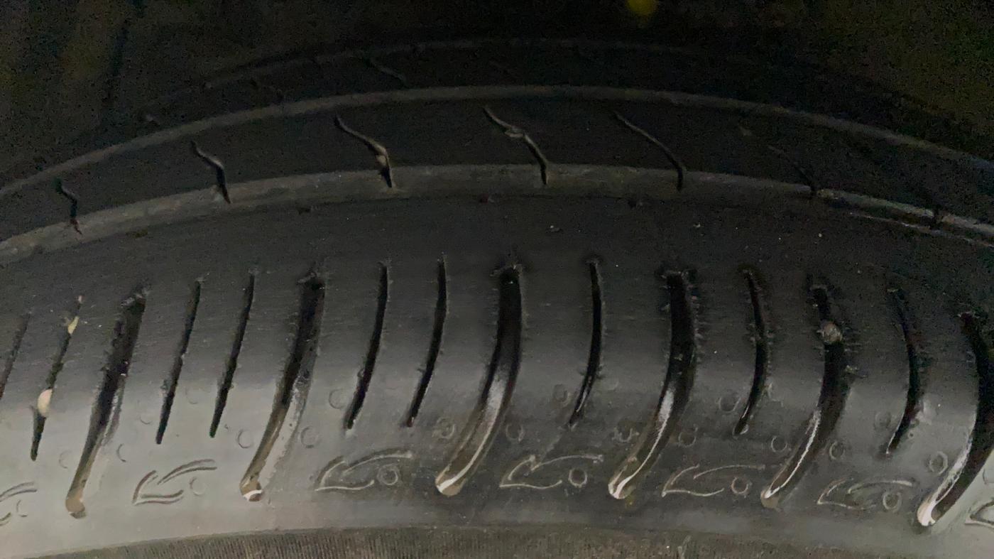 2013 Maruti Ertiga VXI, Petrol, Manual, 55,773 km, Right Front Tyre Tread
