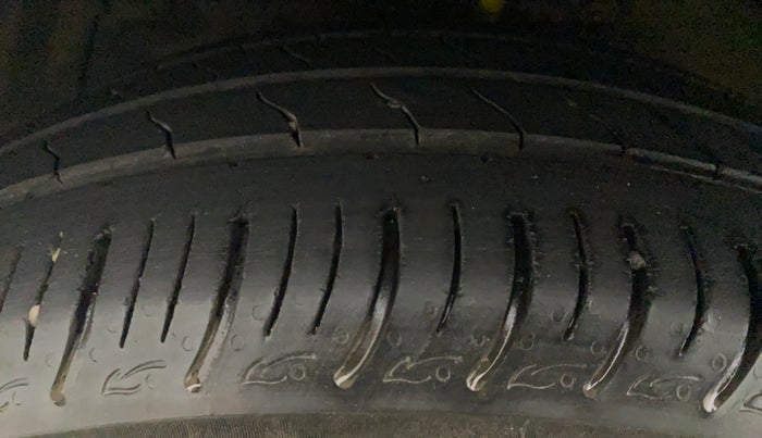 2013 Maruti Ertiga VXI, Petrol, Manual, 55,773 km, Right Front Tyre Tread