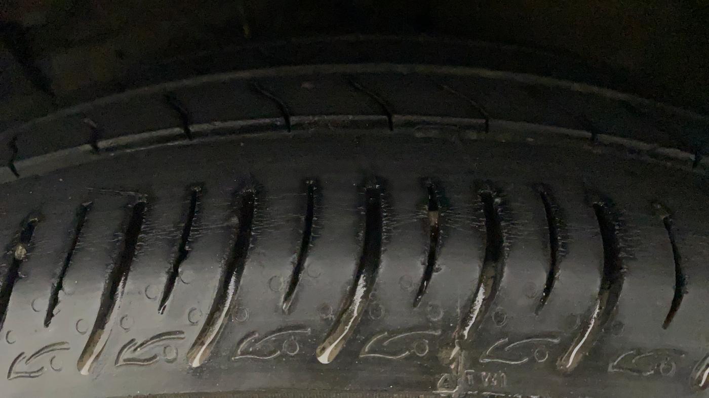 2013 Maruti Ertiga VXI, Petrol, Manual, 55,773 km, Right Rear Tyre Tread