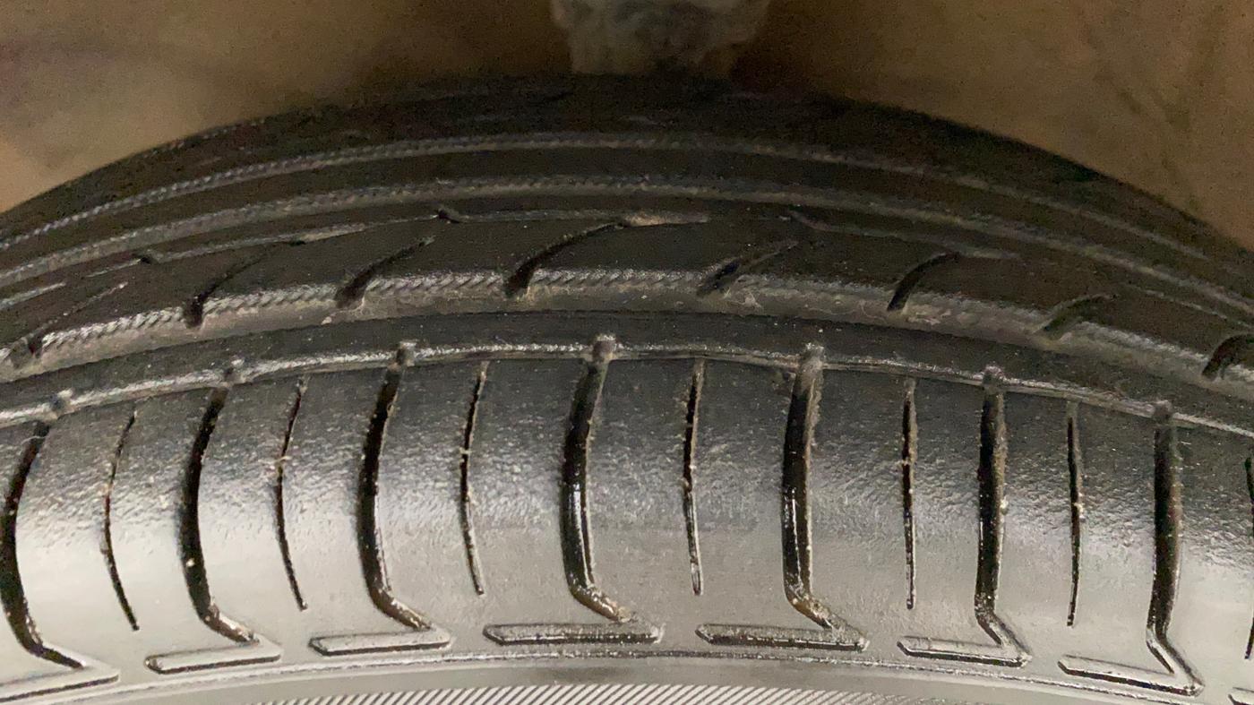 2010 Hyundai Santro Xing GLS, Petrol, Manual, 60,050 km, Left Front Tyre Tread