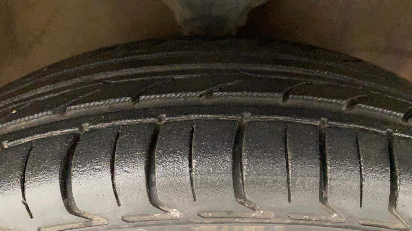 2010 Hyundai Santro Xing GLS, Petrol, Manual, 60,050 km, Right Front Tyre Tread