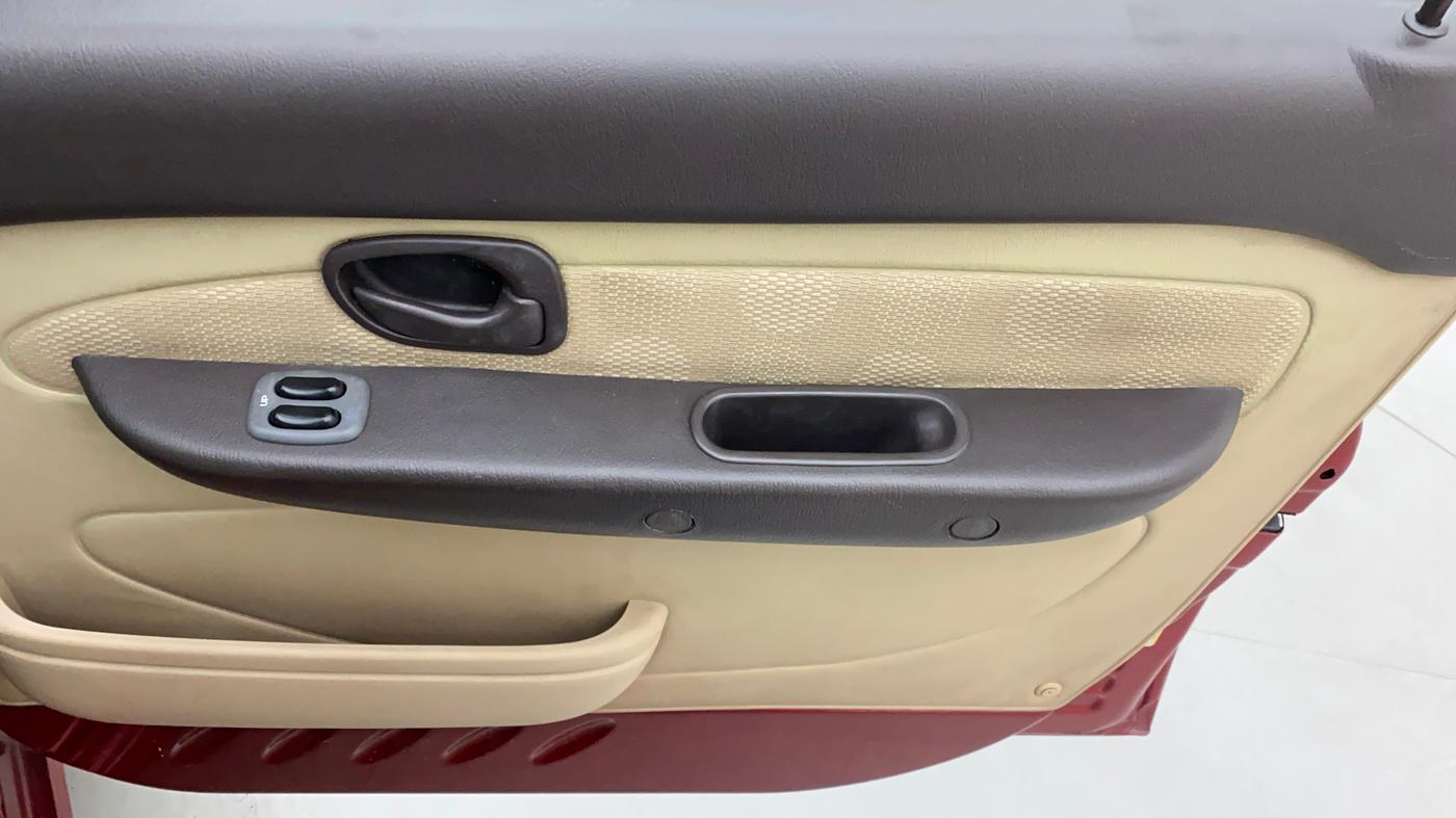 2010 Hyundai Santro Xing GLS, Petrol, Manual, 60,050 km, Driver Side Door Panels Control