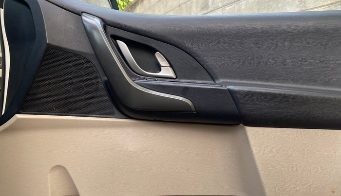 2017 Mahindra XUV500 W6, Diesel, Manual, 88,820 km, Driver Side Door Panels Control
