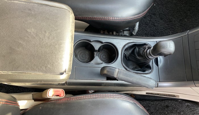 2017 Mahindra XUV500 W6, Diesel, Manual, 88,820 km, Gear Lever