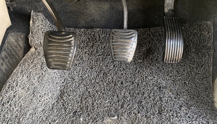 2017 Mahindra XUV500 W6, Diesel, Manual, 88,820 km, Pedals