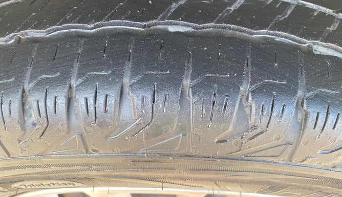 2017 Mahindra XUV500 W6, Diesel, Manual, 88,820 km, Left Rear Tyre Tread