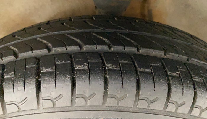 2014 Maruti Alto 800 LXI, Petrol, Manual, 47,795 km, Left Front Tyre Tread