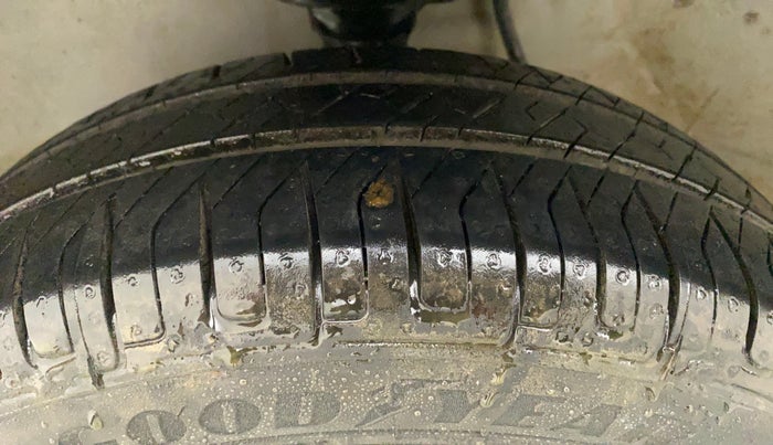 2016 Maruti Alto K10 VXI, CNG, Manual, 78,597 km, Left Front Tyre Tread