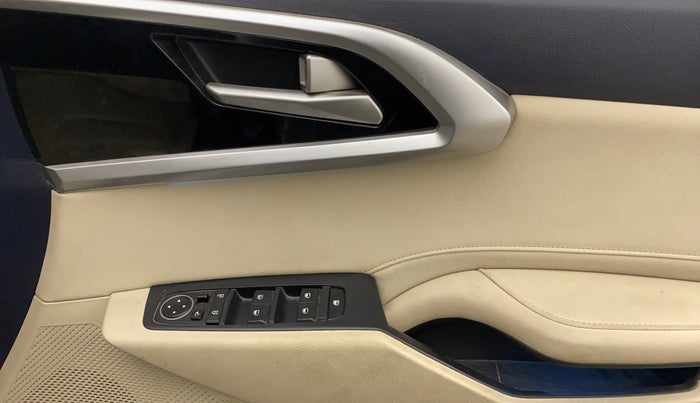 2023 KIA CARENS LUXURY 1.5 TURBO PETROL IMT 7 STR, Petrol, Manual, 60,141 km, Driver Side Door Panels Control