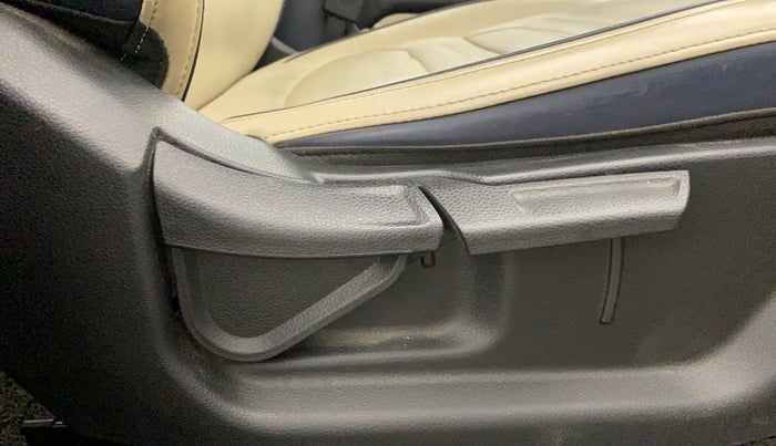 2023 KIA CARENS LUXURY 1.5 TURBO PETROL IMT 7 STR, Petrol, Manual, 60,141 km, Driver Side Adjustment Panel