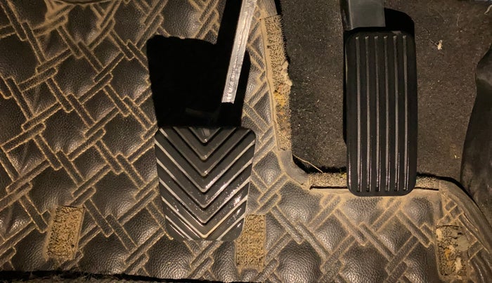 2023 KIA CARENS LUXURY 1.5 TURBO PETROL IMT 7 STR, Petrol, Manual, 60,141 km, Pedals