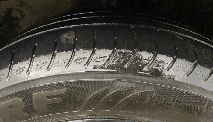 2023 KIA CARENS LUXURY 1.5 TURBO PETROL IMT 7 STR, Petrol, Manual, 60,141 km, Right Front Tyre Tread