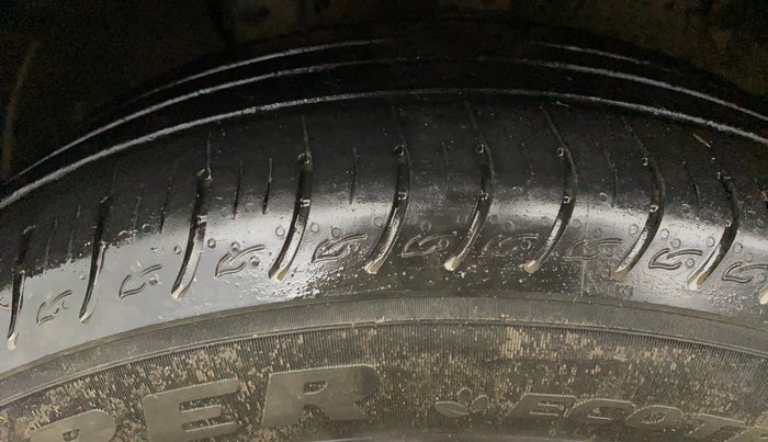 2023 KIA CARENS LUXURY 1.5 TURBO PETROL IMT 7 STR, Petrol, Manual, 60,141 km, Left Front Tyre Tread