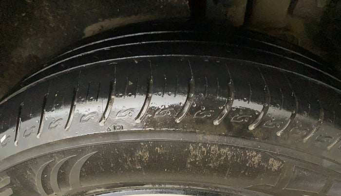 2023 KIA CARENS LUXURY 1.5 TURBO PETROL IMT 7 STR, Petrol, Manual, 60,141 km, Left Rear Tyre Tread