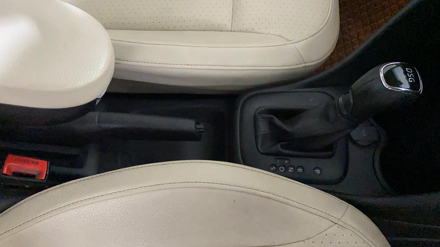 2018 Skoda Rapid STYLE 1.5 TDI AT, Diesel, Automatic, 97,930 km, Gear Lever
