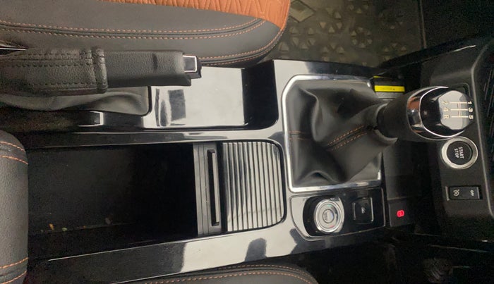 2025 Renault Kiger RXZ MT, Petrol, Manual, 14,691 km, Gear Lever