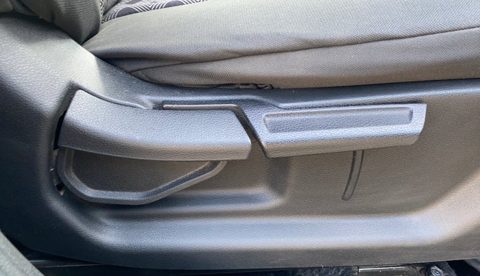 2019 Hyundai VENUE SX 1.0 TURBO, Petrol, Manual, 51,442 km, Driver Side Adjustment Panel