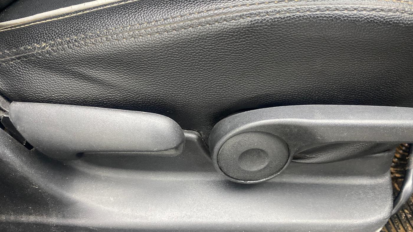 2019 Maruti Vitara Brezza ZDI AMT, Diesel, Automatic, 71,311 km, Driver Side Adjustment Panel