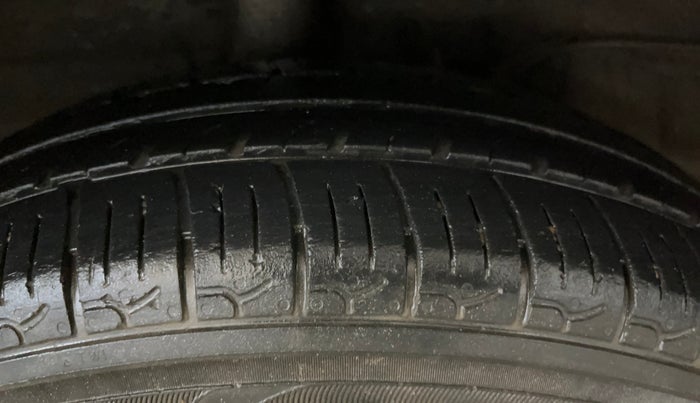 2022 Hyundai NEW SANTRO MAGNA EXECUTIVE CNG, CNG, Manual, 40,916 km, Right Rear Tyre Tread