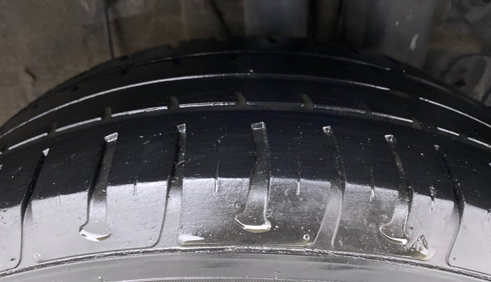 2019 Hyundai Elite i20 MAGNA+ VTVT, Petrol, Manual, 27,441 km, Left Rear Tyre Tread