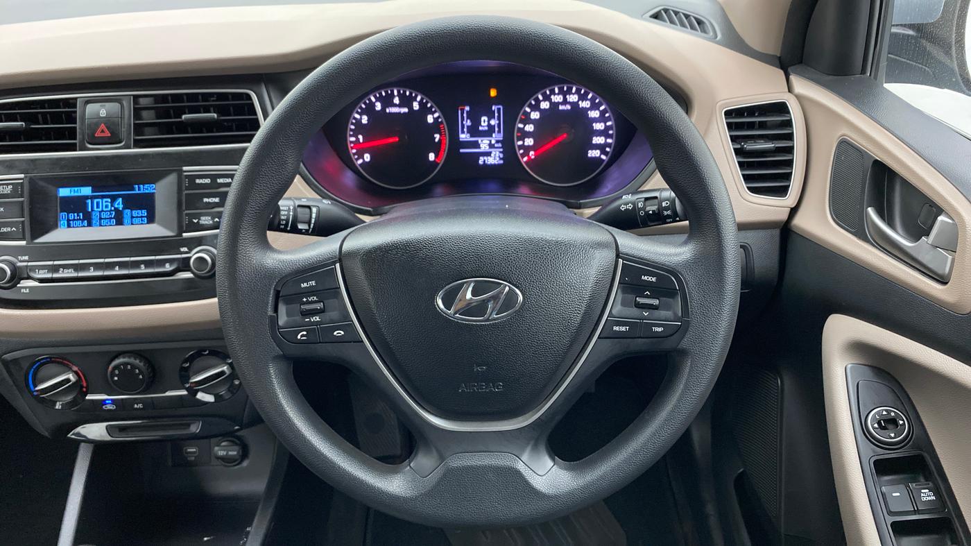 2019 Hyundai Elite i20 MAGNA+ VTVT, Petrol, Manual, 27,441 km, Steering Wheel Close Up