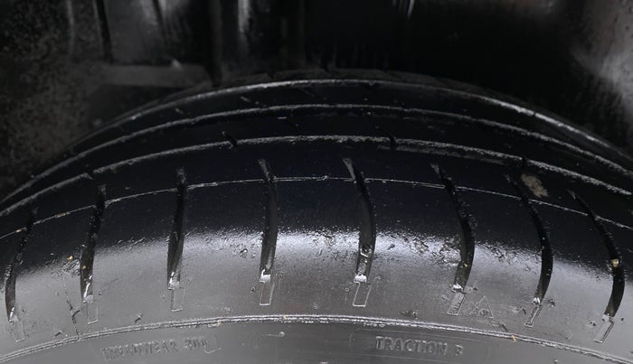 2014 Maruti Ertiga VXI, Petrol, Manual, 53,643 km, Right Rear Tyre Tread