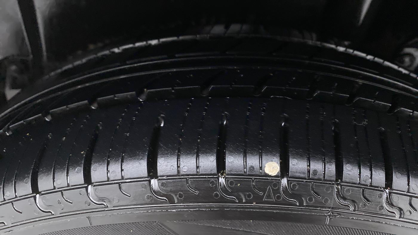 2014 Maruti Ertiga VXI, Petrol, Manual, 53,643 km, Left Rear Tyre Tread
