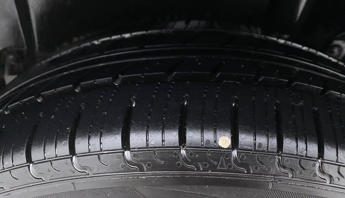 2014 Maruti Ertiga VXI, Petrol, Manual, 53,643 km, Left Rear Tyre Tread