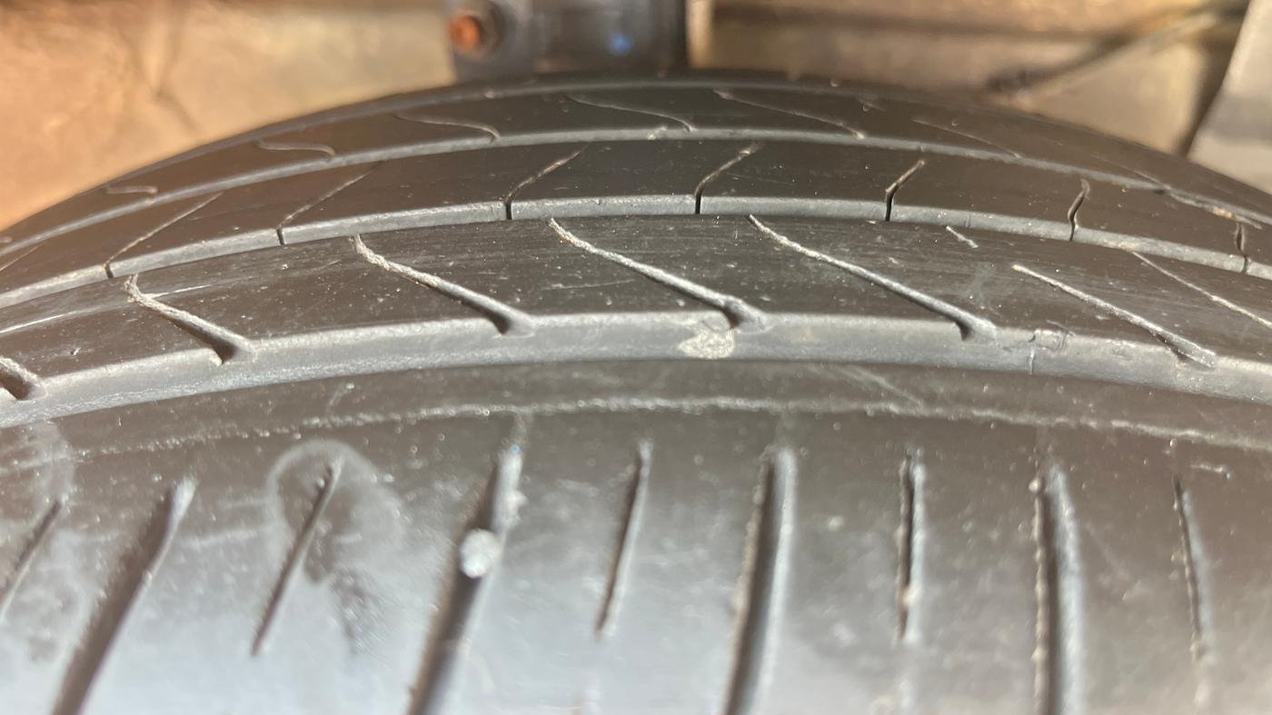 2019 Maruti Ciaz ALPHA  AT 1.5 SHVS PETROL, Petrol, Automatic, 87,979 km, Right Front Tyre Tread