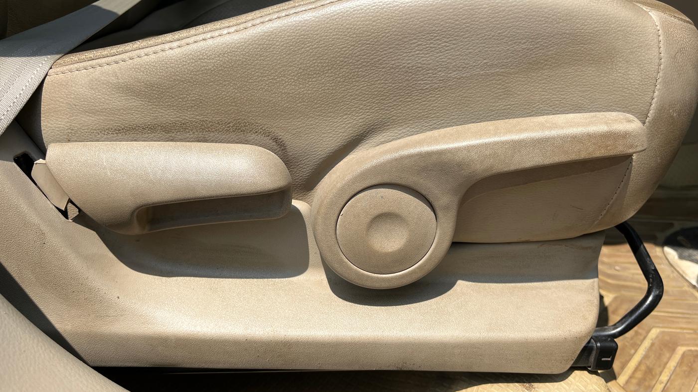 2019 Maruti Ciaz ALPHA  AT 1.5 SHVS PETROL, Petrol, Automatic, 87,979 km, Driver Side Adjustment Panel
