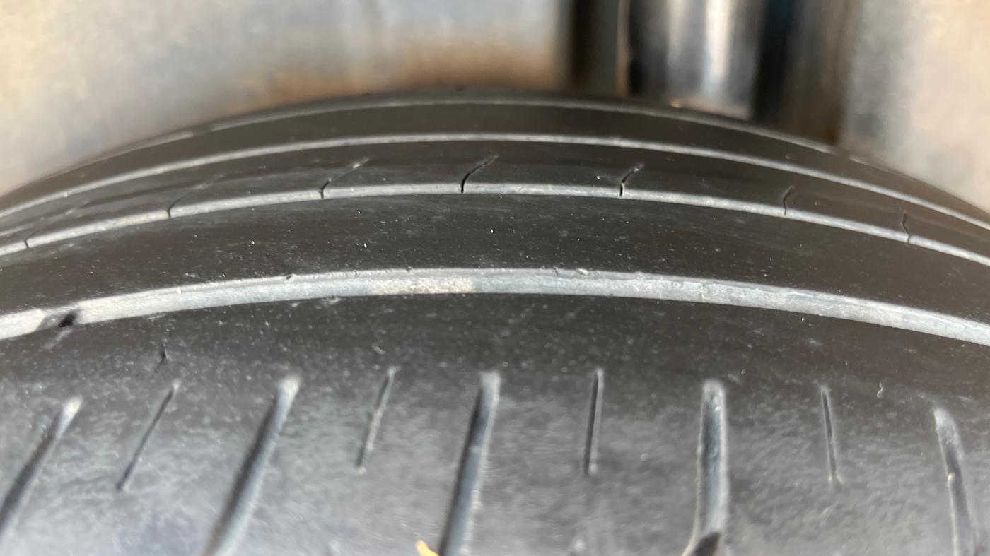 2019 Maruti Ciaz ALPHA  AT 1.5 SHVS PETROL, Petrol, Automatic, 87,979 km, Left Rear Tyre Tread