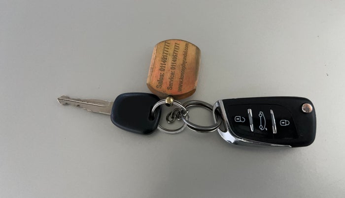 2021 Maruti S PRESSO VXI CNG, CNG, Manual, 65,152 km, Key Close Up