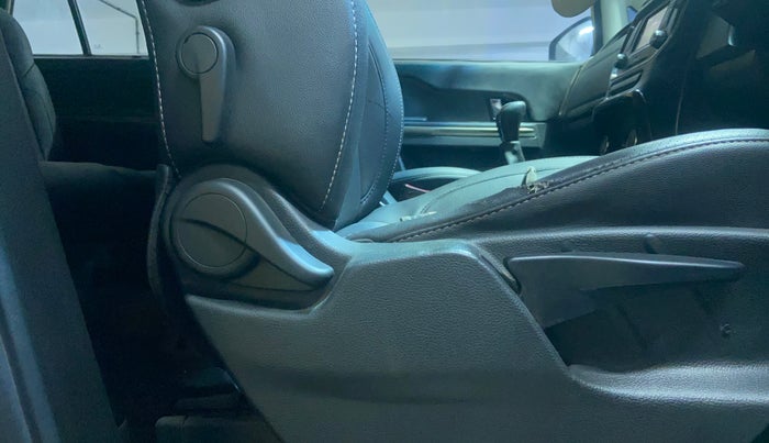 2017 Tata Hexa XT 4X2 7 STR, Diesel, Manual, 1,35,773 km, Driver Side Adjustment Panel