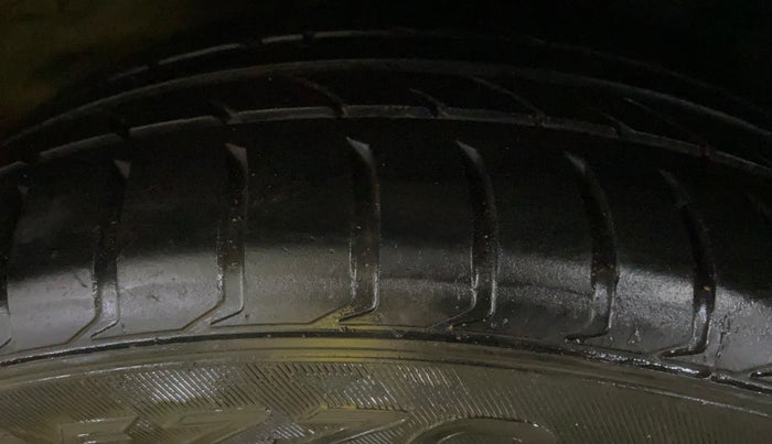 2017 Tata Hexa XT 4X2 7 STR, Diesel, Manual, 1,35,773 km, Left Rear Tyre Tread