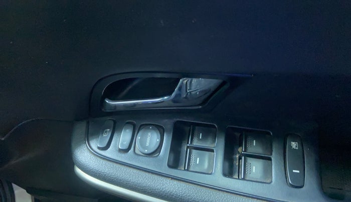 2017 Tata Hexa XT 4X2 7 STR, Diesel, Manual, 1,35,773 km, Driver Side Door Panels Control