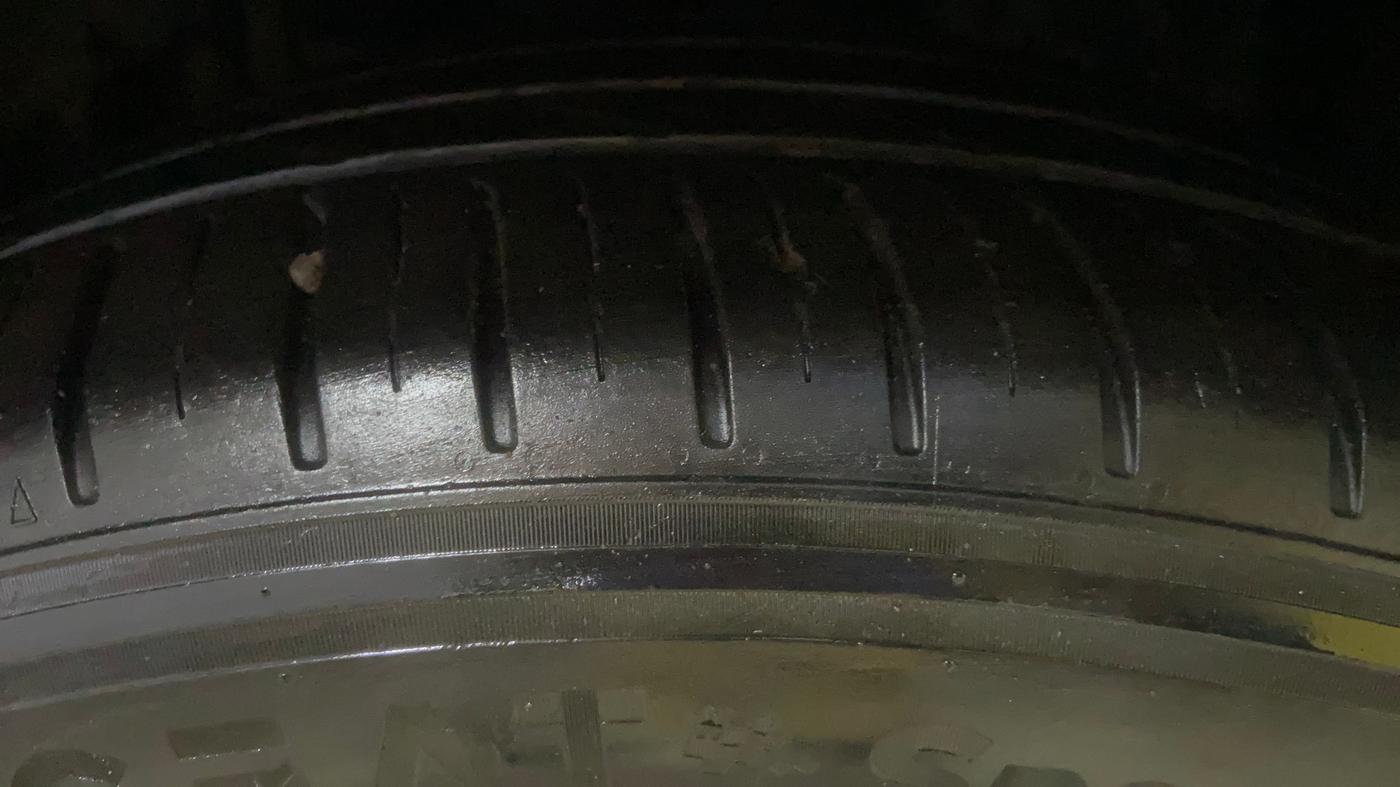 2017 Tata Hexa XT 4X2 7 STR, Diesel, Manual, 1,35,773 km, Left Front Tyre Tread