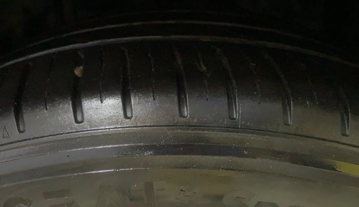 2017 Tata Hexa XT 4X2 7 STR, Diesel, Manual, 1,35,773 km, Left Front Tyre Tread