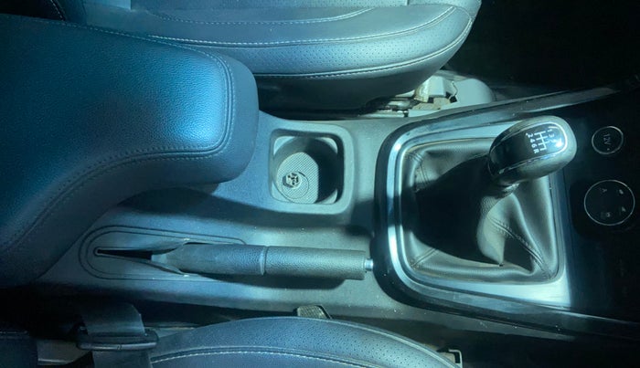 2017 Tata Hexa XT 4X2 7 STR, Diesel, Manual, 1,35,773 km, Gear Lever