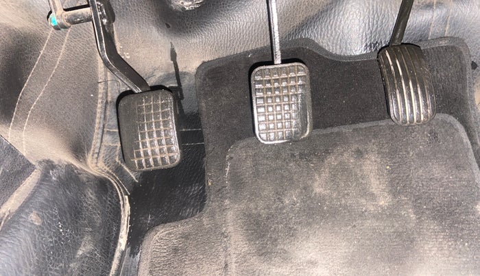 2017 Tata Hexa XT 4X2 7 STR, Diesel, Manual, 1,35,773 km, Pedals