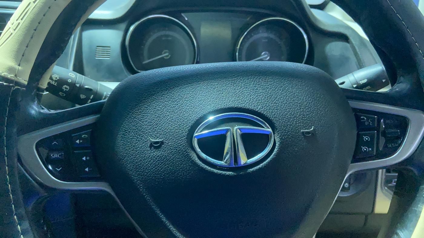 2017 Tata Hexa XT 4X2 7 STR, Diesel, Manual, 1,35,773 km, Adaptive Cruise Control