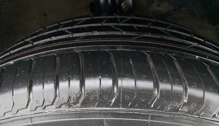 2015 Maruti Baleno ZETA PETROL 1.2, Petrol, Manual, 41,156 km, Right Front Tyre Tread